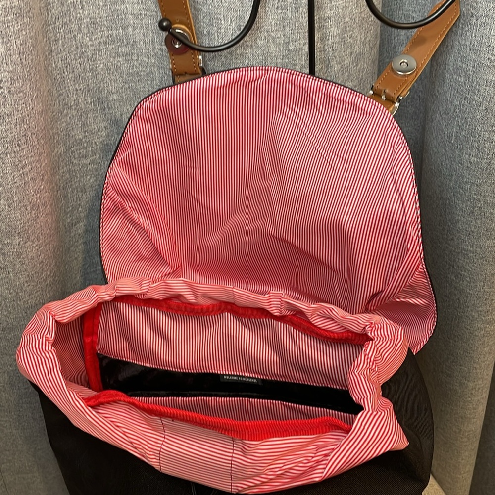 Herschel NWOT Retreat Backpack - Picture 4 of 7